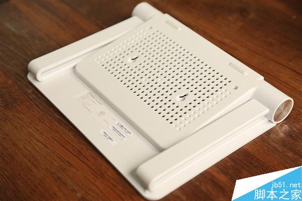 360安全路由5G版图赏：薄如鼠标垫