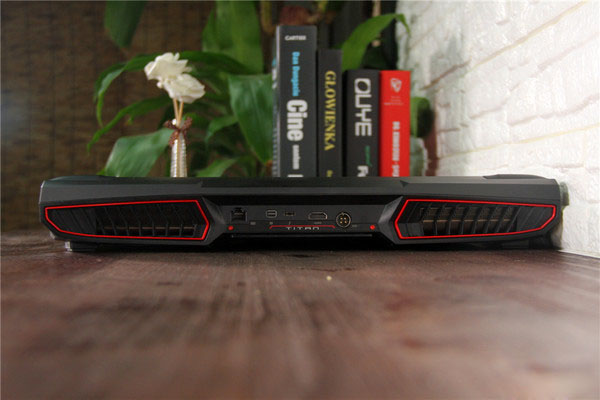 微星gt75vr值得买吗？微星GT75VR Titan 8RG游戏本全面详细图文评测