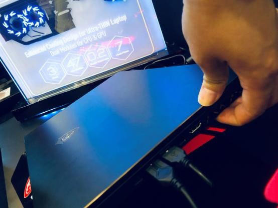 具备电竞级RTX2080却不到19mm 微星绝影GS75评测介绍
