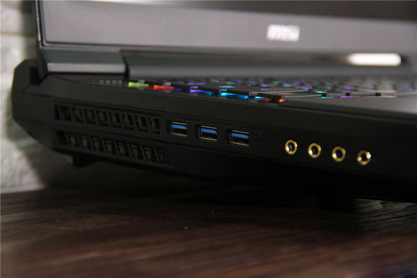 微星gt75vr值得买吗？微星GT75VR Titan 8RG游戏本全面详细图文评测