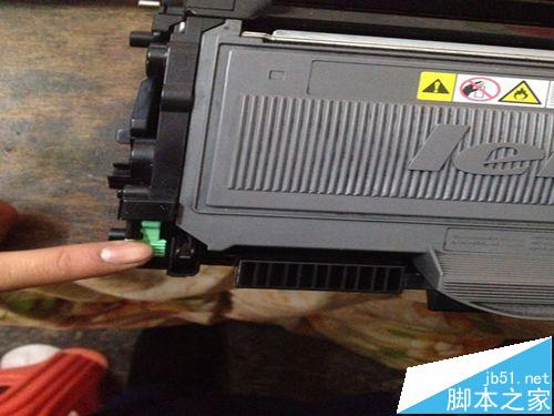 联想M7205打印机怎么添加油墨?