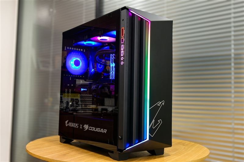 技嘉AORUS C501G战鹰机箱怎么样 技嘉AORUS C501G战鹰机箱详细评测