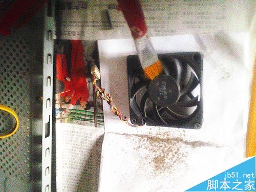 电脑主机吱吱响几下就自动关机重启什么原因?如何解决？