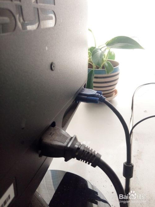 电脑显示器无信号开不了机怎么办？