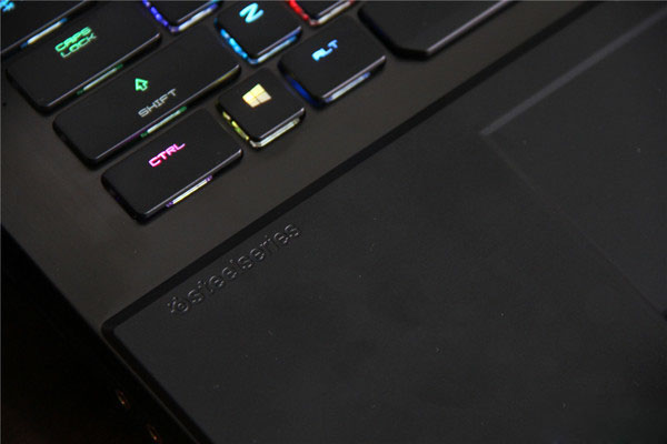 微星gt75vr值得买吗？微星GT75VR Titan 8RG游戏本全面详细图文评测