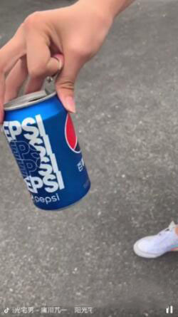 抖音如何拍摄单手开可乐 视频拍摄方法解析