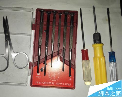 华硕X53B笔记本怎么拆机将机械硬盘换成SSD固态硬盘?