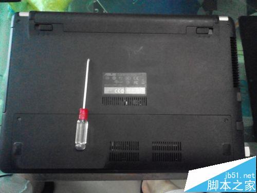华硕笔记本电脑怎么拆机添加内存条?