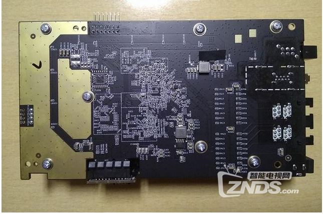 斐讯K3路由器内部做工如何？斐讯K3路由器拆解图评测