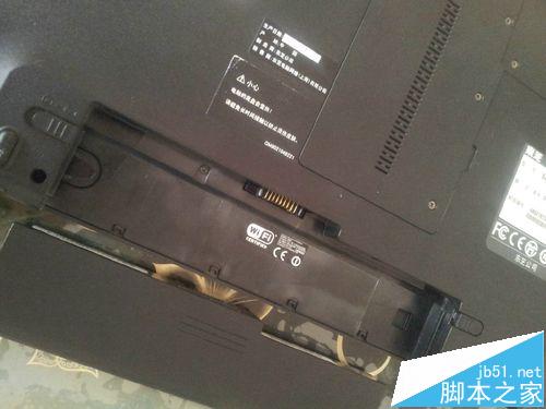 笔记本电脑怎么更换SSD并将光驱位改为机械硬盘位?