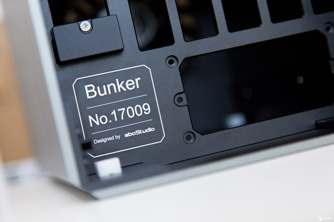 小体积却有大能量18核 i9-7980XE迷你小机箱装机教程实录