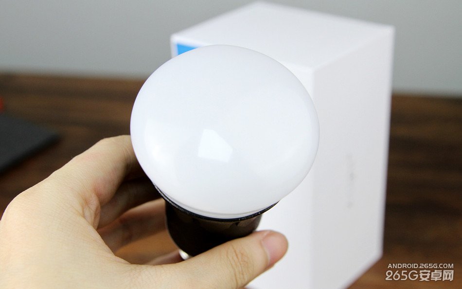 魅族智能灯泡X-Light Plus开箱图赏 可变1600万种颜色