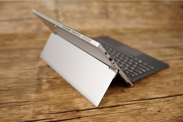 联想MIIX520内部做工如何？联想MIIX 520拆解深度评测