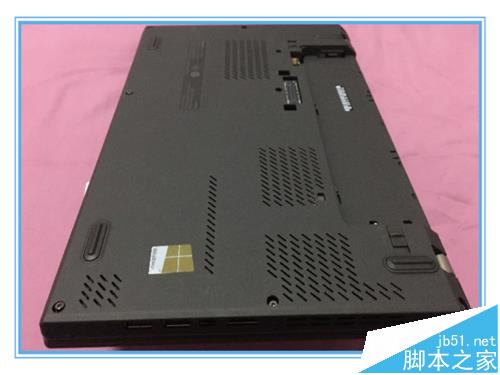 thinkpad X260笔记本怎么拆机换硬盘?