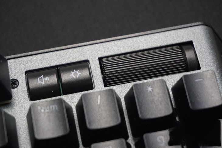 德国Cherry MX轴 影驰星极XANOVA磁爆 XK700 RGB键盘详细图文评测