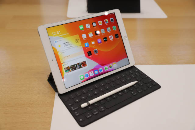 10.2英寸全新iPad真机上手体验:搭载A10处理器 支持全尺寸键盘