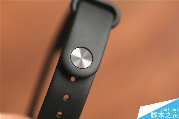 小米手环2开箱图赏 OLED显示屏黑如璞玉