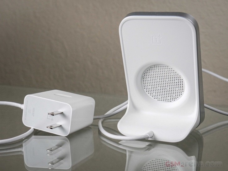 一加发布Warp Charge 30无线充电板 一加8 Pro专属