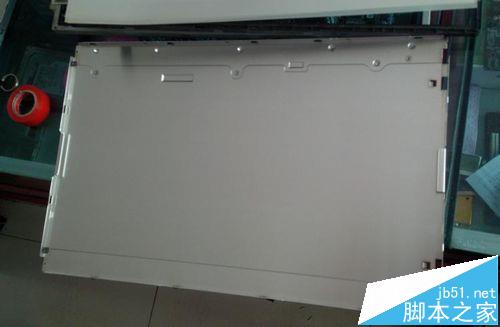 电脑显示器开机一会就黑屏的拆机维修方法