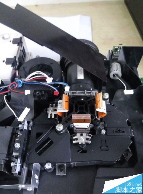 松下PT UX220投影仪怎么拆机?