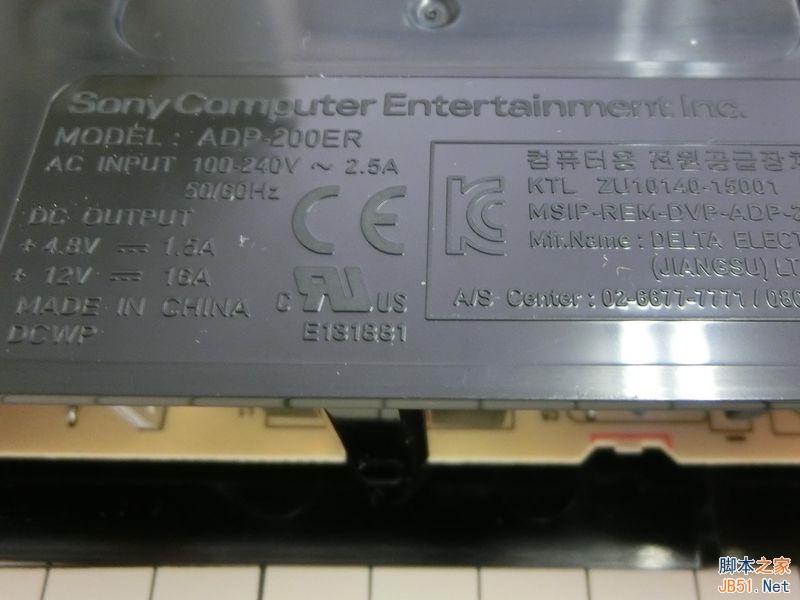 CUH-1200版本PS4游戏机完全拆解图赏：偷工减料or工艺升级?