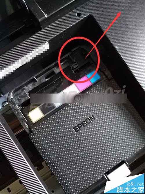 Epson爱普生R330打印机怎么拆除墨仓盖子拿出墨盒?