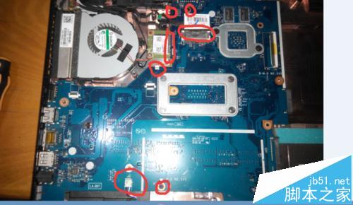 惠普15 r221TX笔记本怎么拆机添加内存条?