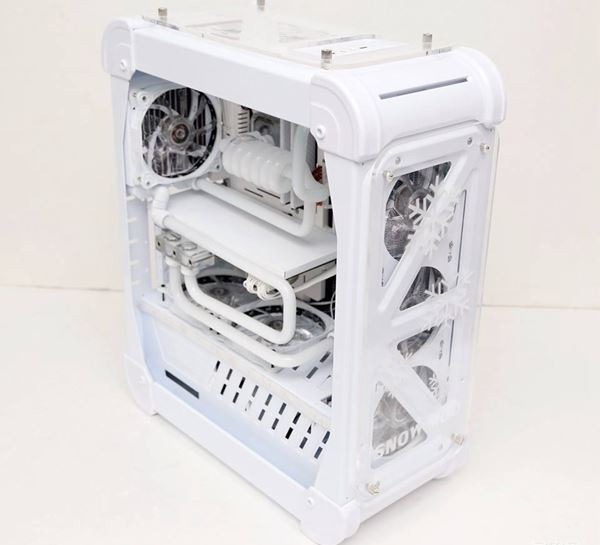 颜值超高 5500元i3-8100配GTX1060纯白配置推荐