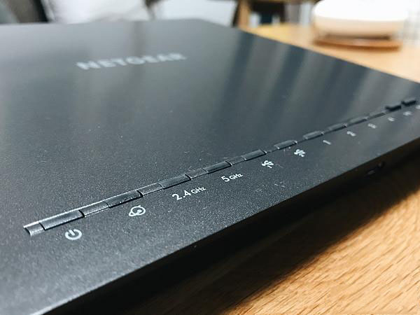 网件R7000P和R7000哪个值得买？网件R7000P AC2300路由器开箱拆机详细评测