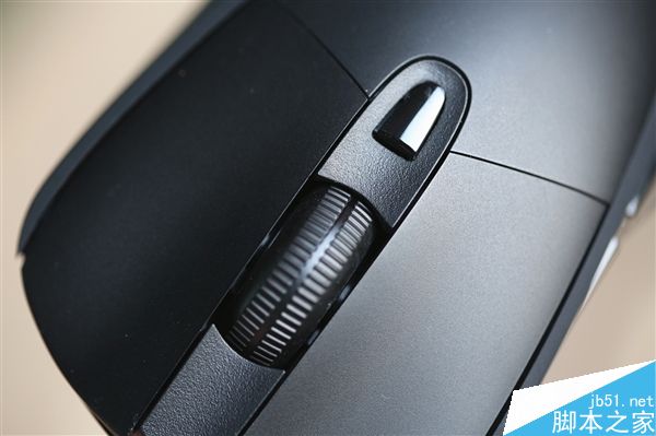 罗技有线版G403游戏鼠标图赏:支持1680万色RGB灯光