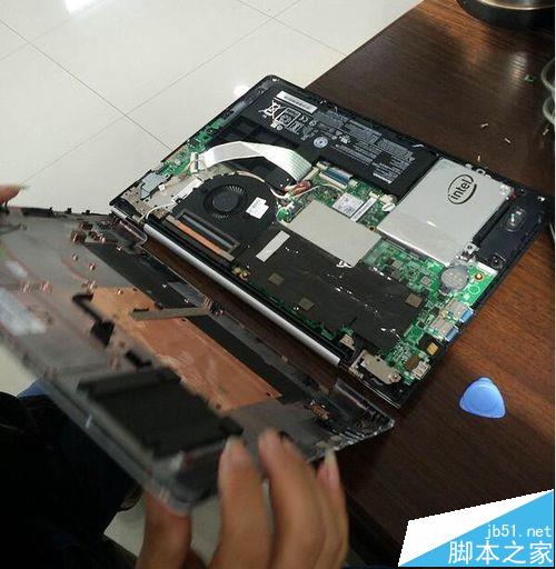 联想Ideapad 300S 14ISK笔记本怎么拆机更换固态硬盘?