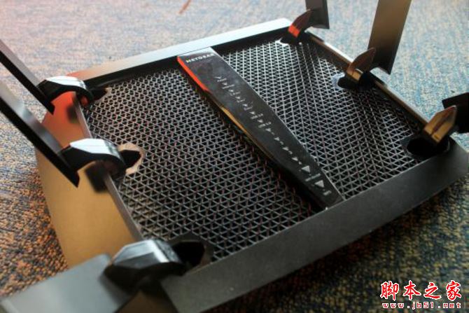 NETGEAR R8000与Linksys EA8300哪个好？网件R8000/Linksys EA8300对比评测