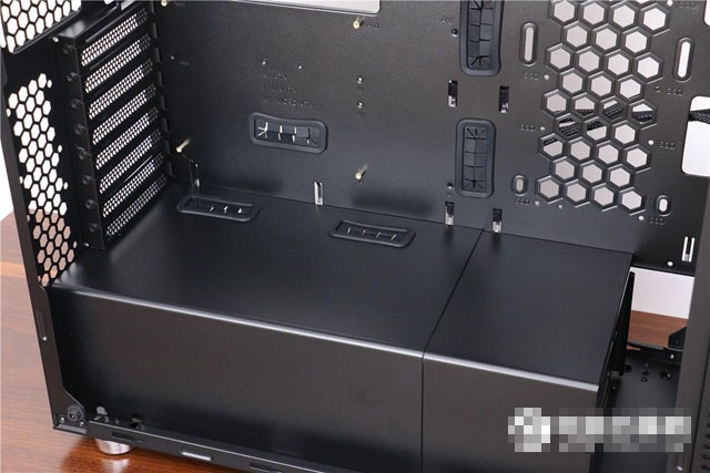 全侧透DIY装机实录：超详细i7-7700K配RX580组装电脑教程(附配置清单)