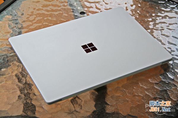 苏菲和幽灵年度对决：微软Surface Laptop与惠普Spectre 13轻薄本详细对比评测图解