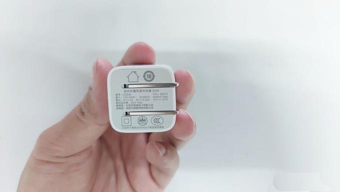 便宜又好用的绿联20W充电器迷你小金刚使用测评