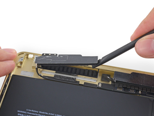 苹果iPad Air 2拆解图：确认2GB内存 机身紧凑 电池变小