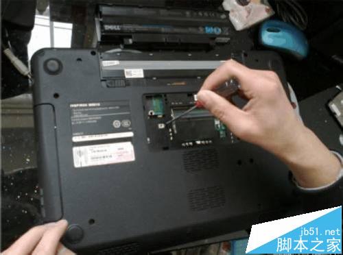 戴尔M5010笔记本怎么拆机清灰?