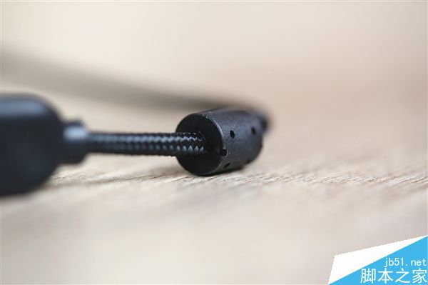 罗技有线版G403游戏鼠标图赏:支持1680万色RGB灯光