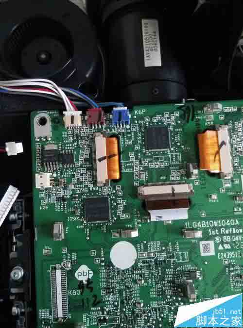 松下PT UX220投影仪怎么拆机?