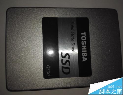 华硕X53B笔记本怎么拆机将机械硬盘换成SSD固态硬盘?