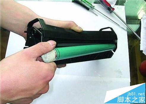 惠普HP 6L激光打印机硒鼓没粉了怎么灌粉?