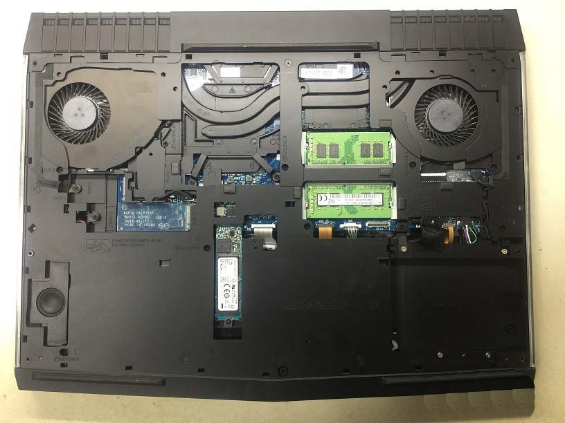 外星人Alienware 17R4笔记本怎么拆机取出主板?