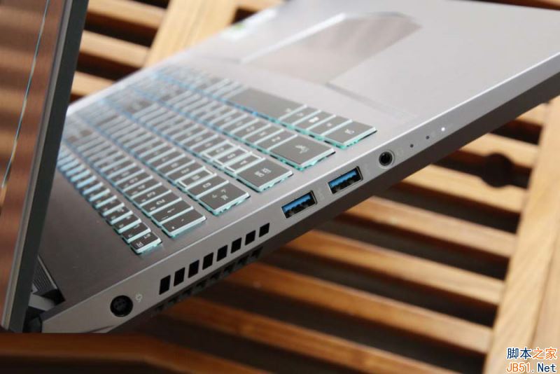 雷神Dino游戏本值不值得买?雷神Dino游戏本高清图赏