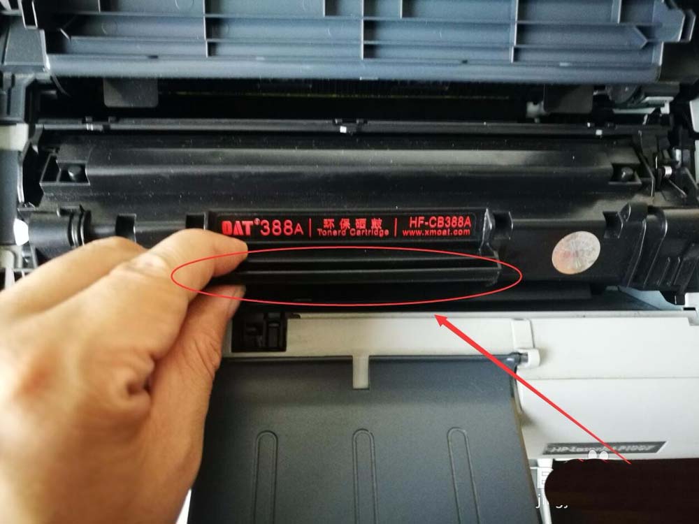 惠普P1007打印机内置连喷墨盒怎么安装? 惠普墨盒的的安装方法