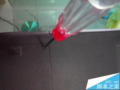 华硕笔记本电脑怎么拆机添加内存条?
