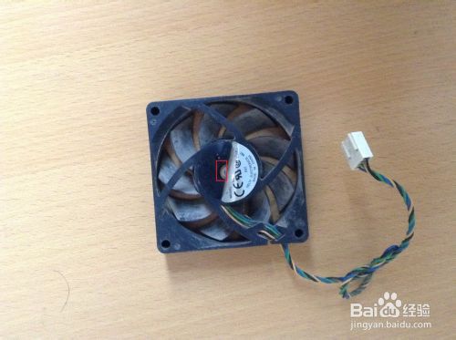 机箱嗡嗡狂响原因竟是风扇 怎样为电脑的风扇加油?