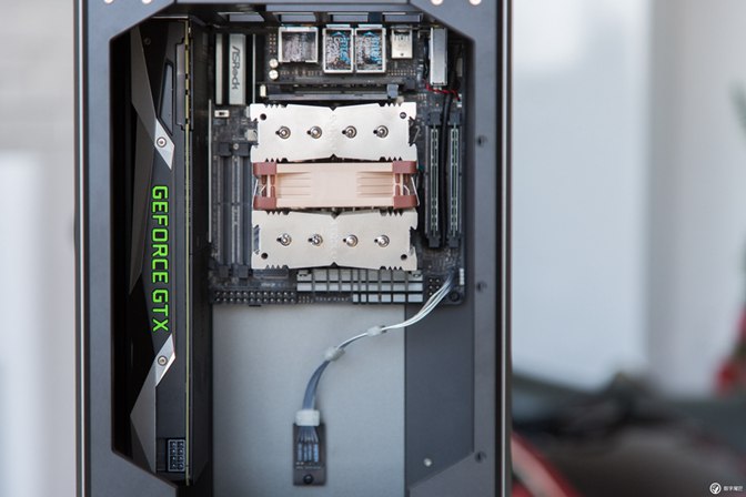 小体积却有大能量18核 i9-7980XE迷你小机箱装机教程实录