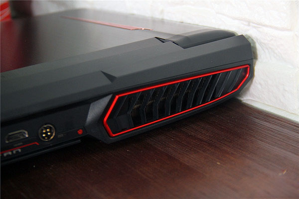 微星gt75vr值得买吗？微星GT75VR Titan 8RG游戏本全面详细图文评测