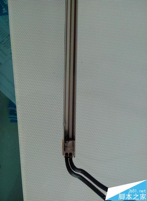 电脑显示器开机一会就黑屏的拆机维修方法