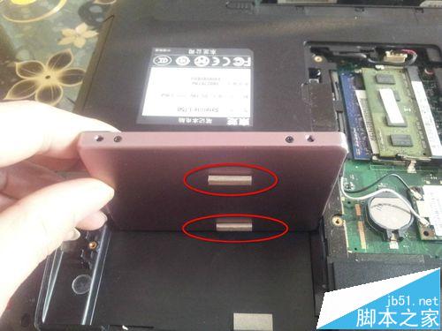 笔记本电脑怎么更换SSD并将光驱位改为机械硬盘位?
